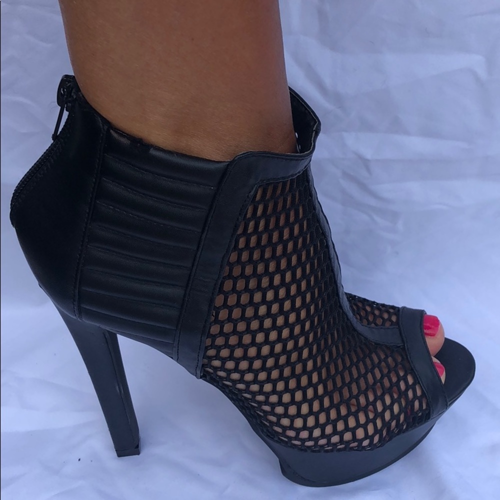 Shoes - Picture 2 of 4